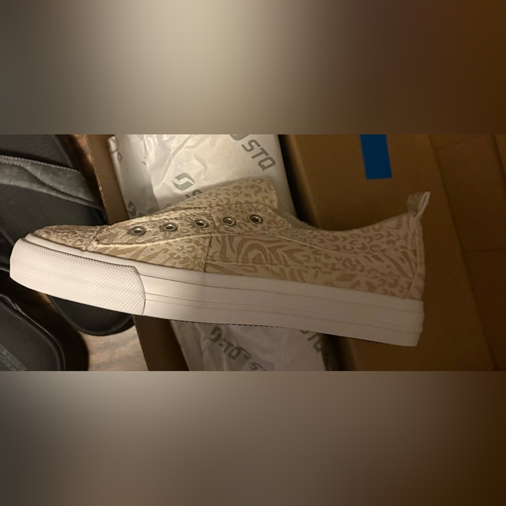 STQ Slip-On Sneakers Size 6 Beige Animal Print Platform NEW IN BOX - Picture 3 of 3